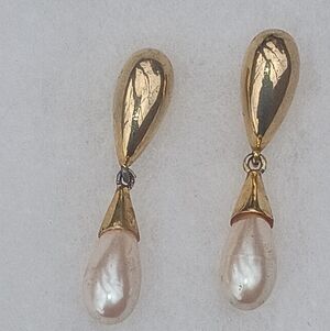 ✨ Vintage Givenchy Signed Gold Tone Faux Pearl Drop Earrings – Classic Designer